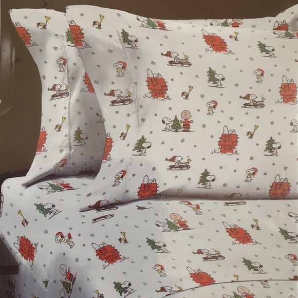 Snoopy Collectible Berkshire Peanuts Holiday Season Full Sized Sheet Set - Picture 11 of 12